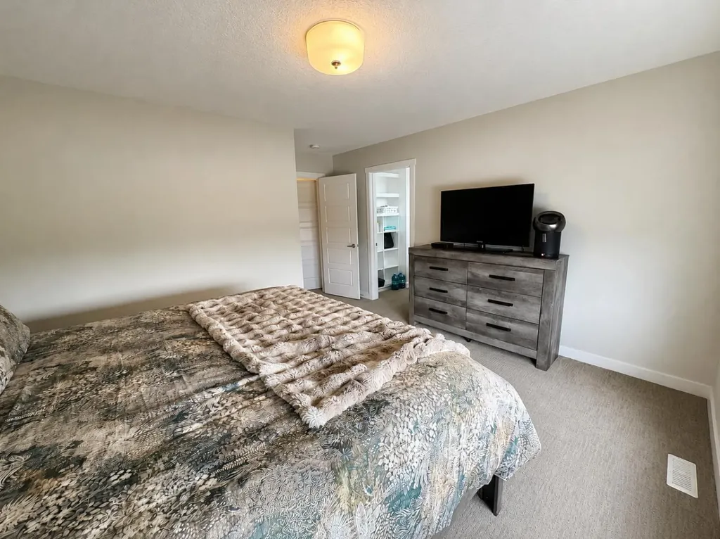 9714 89 Street Grande Prairie AB T8X 0R3