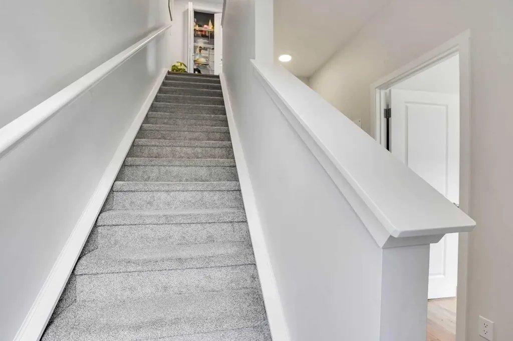 104 Corner Glen Circle NE Calgary AB T3N 2E2