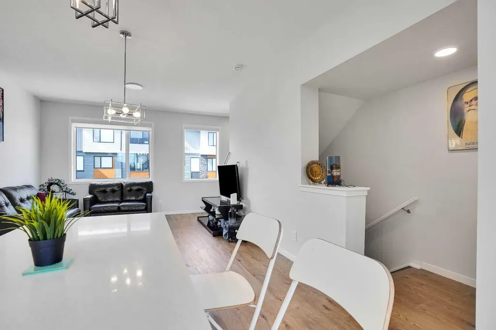 104 Corner Glen Circle NE Calgary AB T3N 2E2