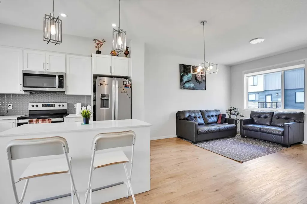 104 Corner Glen Circle NE Calgary AB T3N 2E2