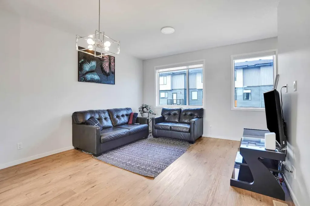 104 Corner Glen Circle NE Calgary AB T3N 2E2