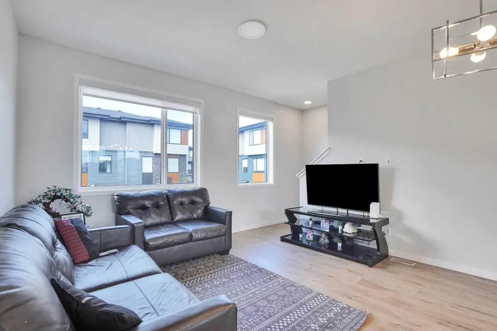 104 Corner Glen Circle NE Calgary AB T3N 2E2