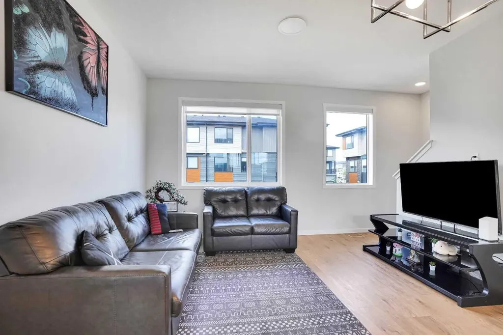 104 Corner Glen Circle NE Calgary AB T3N 2E2