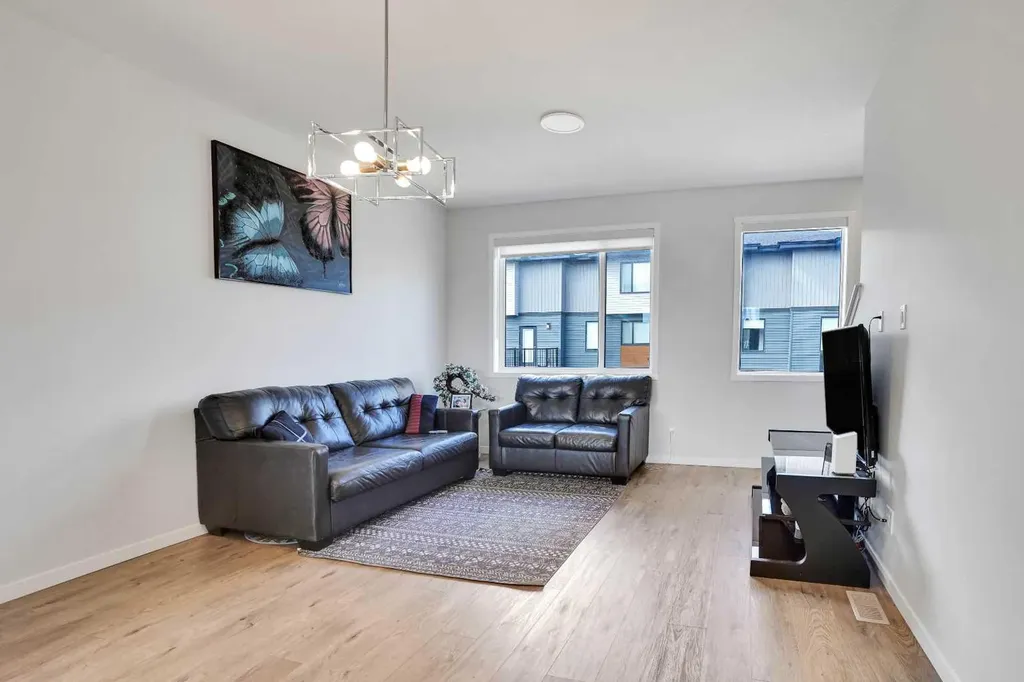 104 Corner Glen Circle NE Calgary AB T3N 2E2
