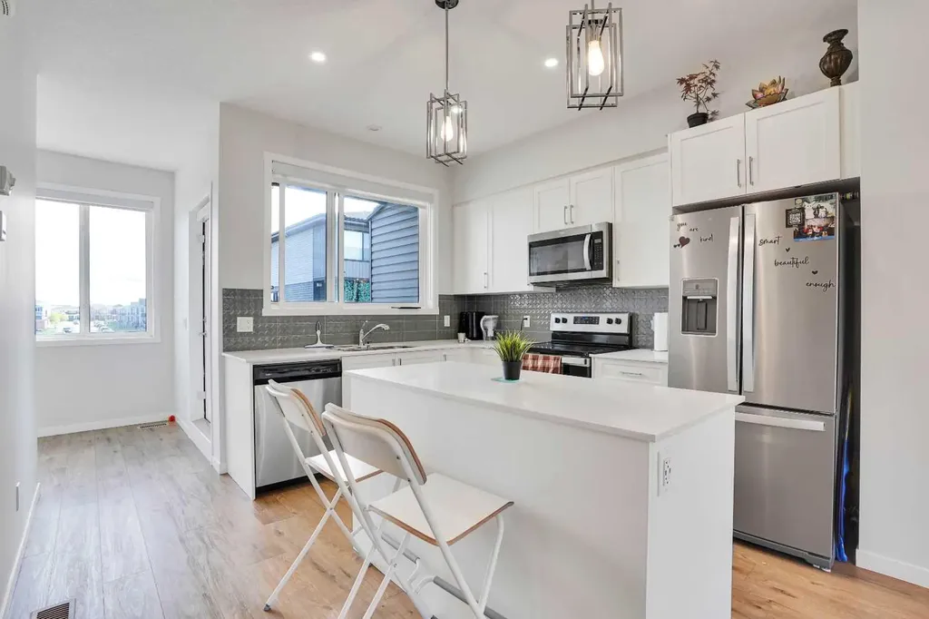 104 Corner Glen Circle NE Calgary AB T3N 2E2