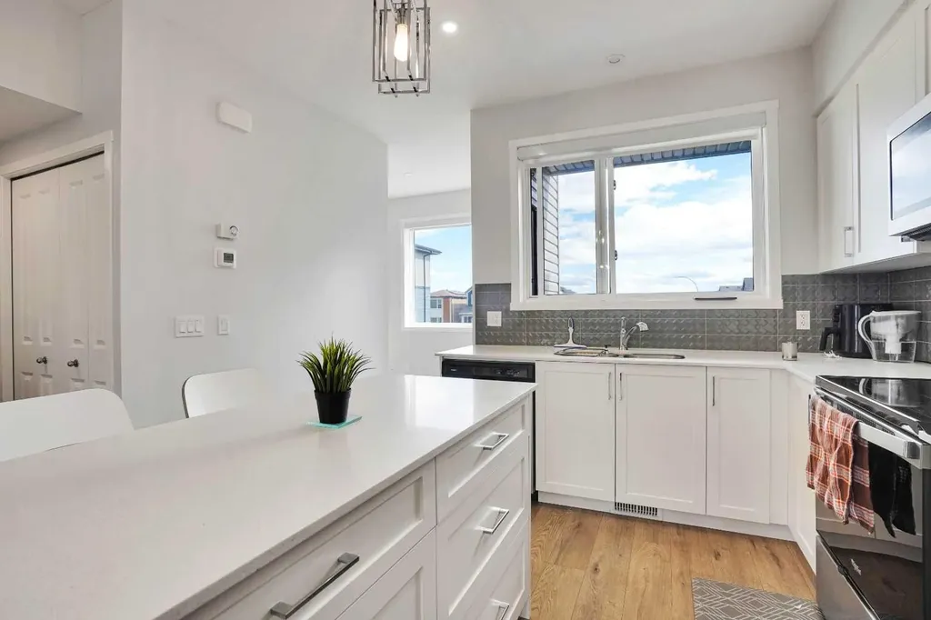 104 Corner Glen Circle NE Calgary AB T3N 2E2