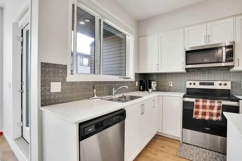 104 Corner Glen Circle NE Calgary AB T3N 2E2