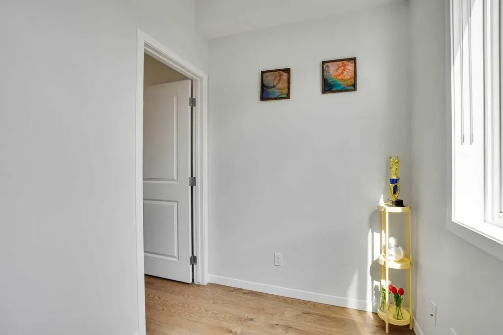 104 Corner Glen Circle NE Calgary AB T3N 2E2