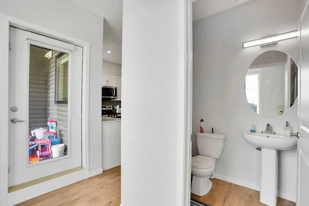 104 Corner Glen Circle NE Calgary AB T3N 2E2
