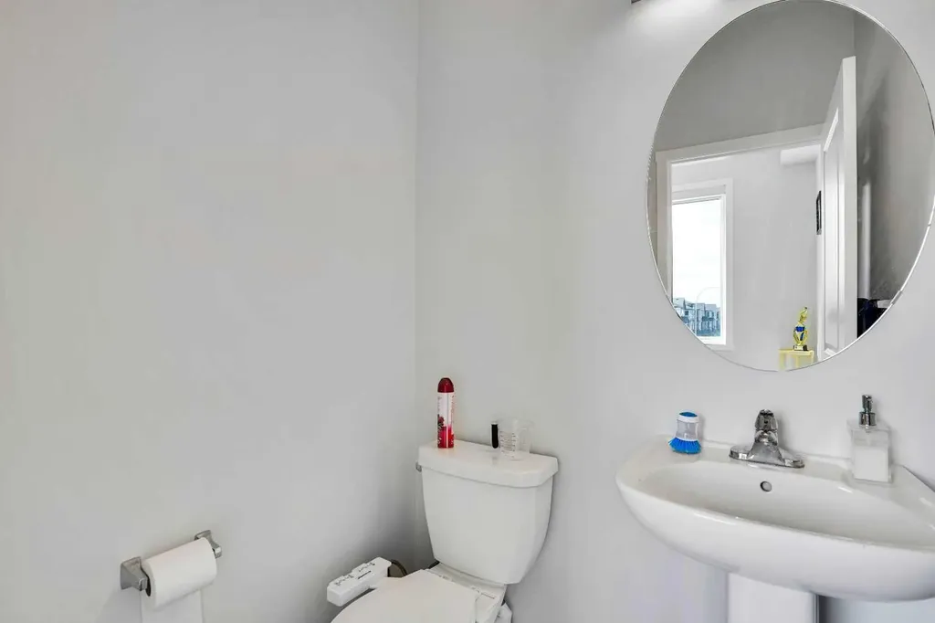 104 Corner Glen Circle NE Calgary AB T3N 2E2
