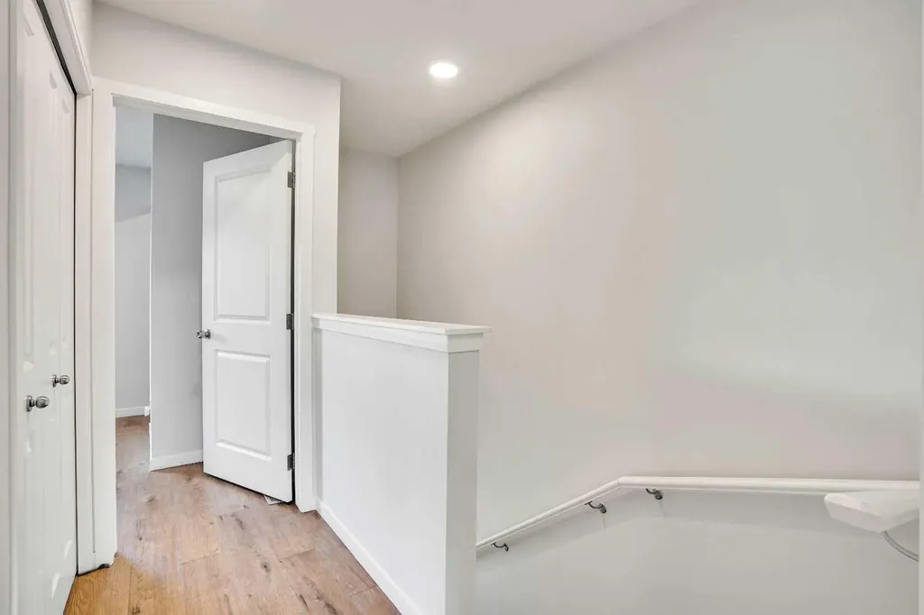 104 Corner Glen Circle NE Calgary AB T3N 2E2