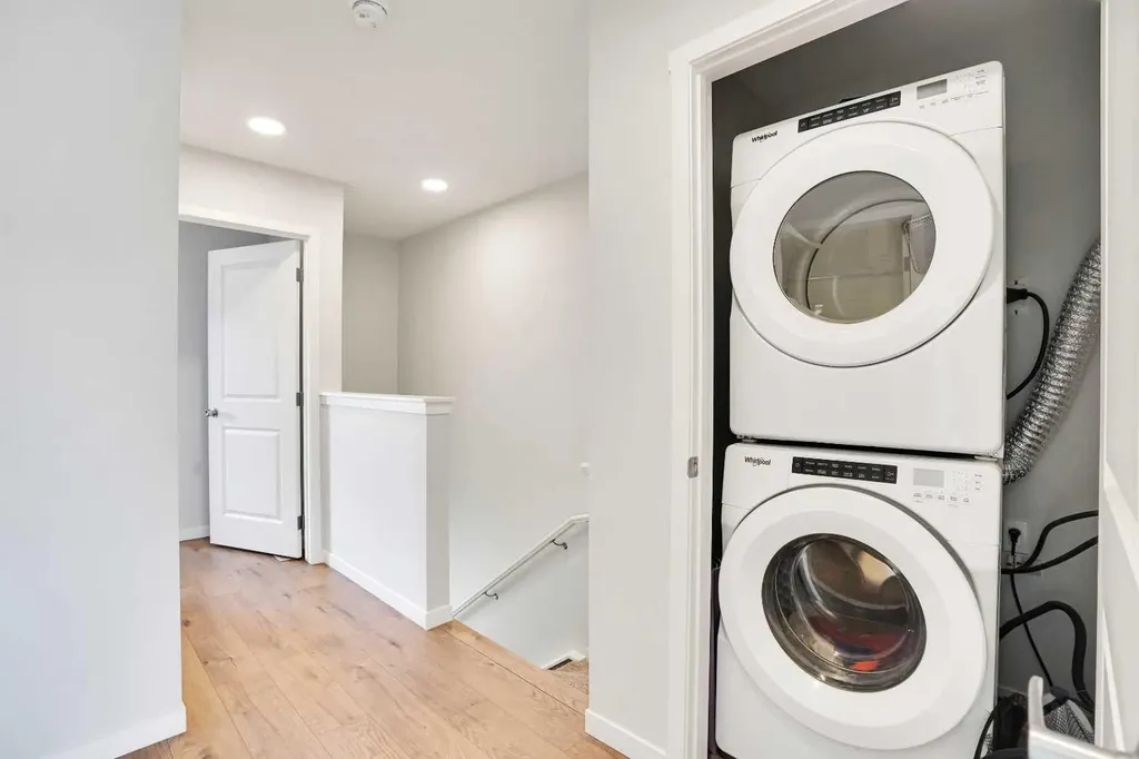104 Corner Glen Circle NE Calgary AB T3N 2E2
