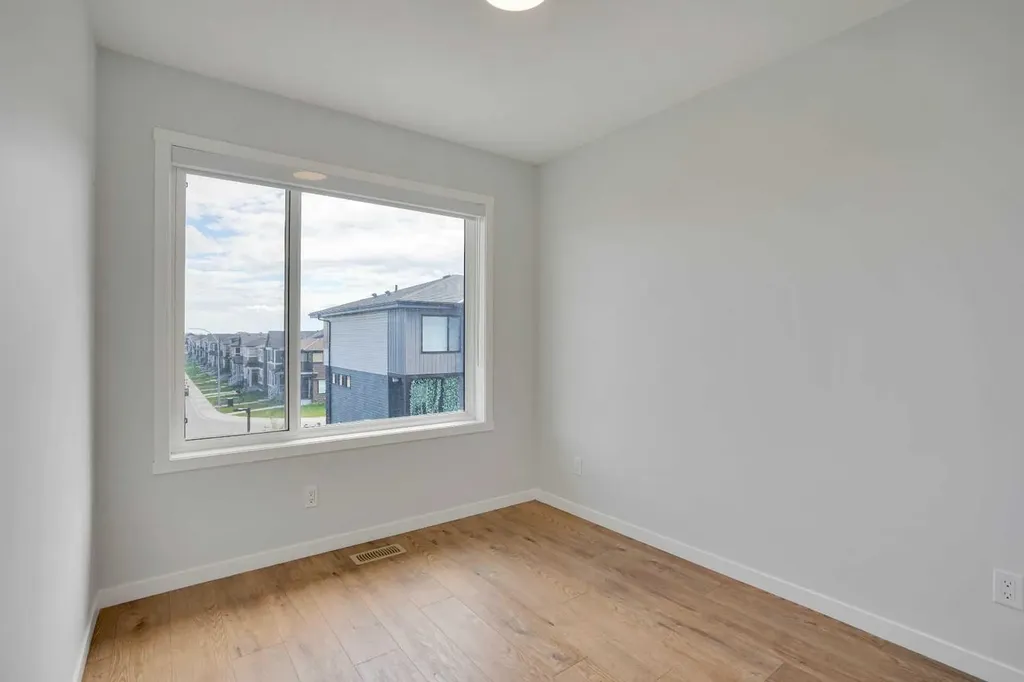104 Corner Glen Circle NE Calgary AB T3N 2E2
