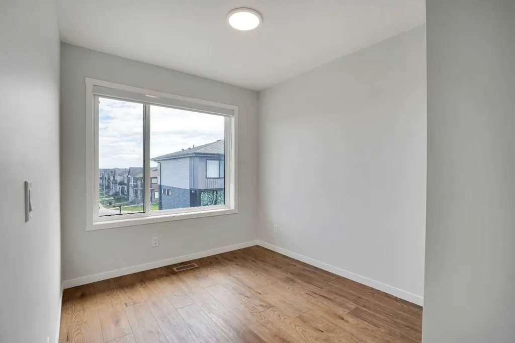 104 Corner Glen Circle NE Calgary AB T3N 2E2