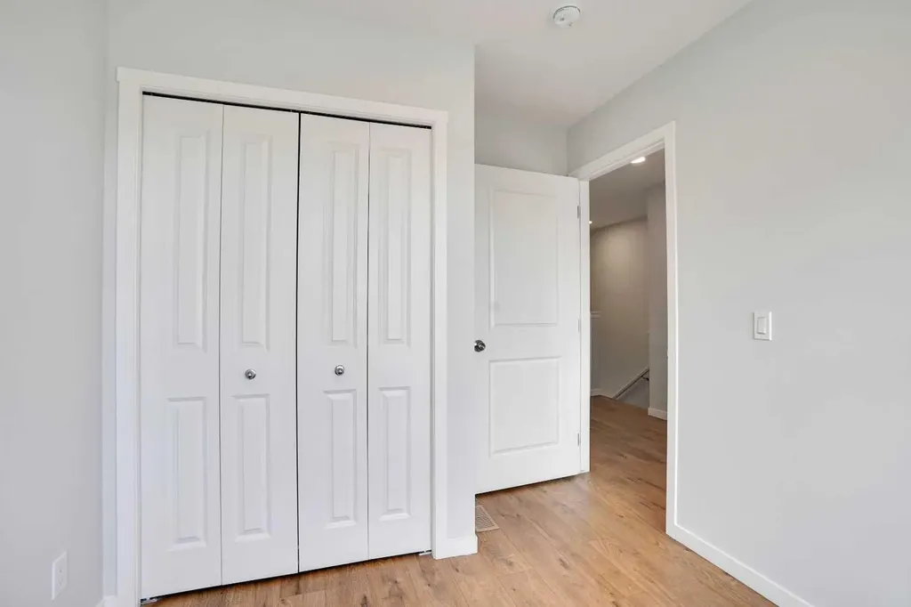104 Corner Glen Circle NE Calgary AB T3N 2E2