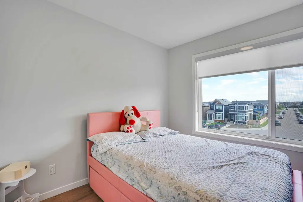 104 Corner Glen Circle NE Calgary AB T3N 2E2