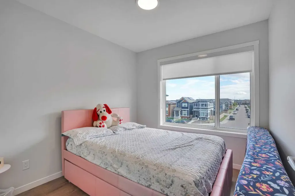 104 Corner Glen Circle NE Calgary AB T3N 2E2