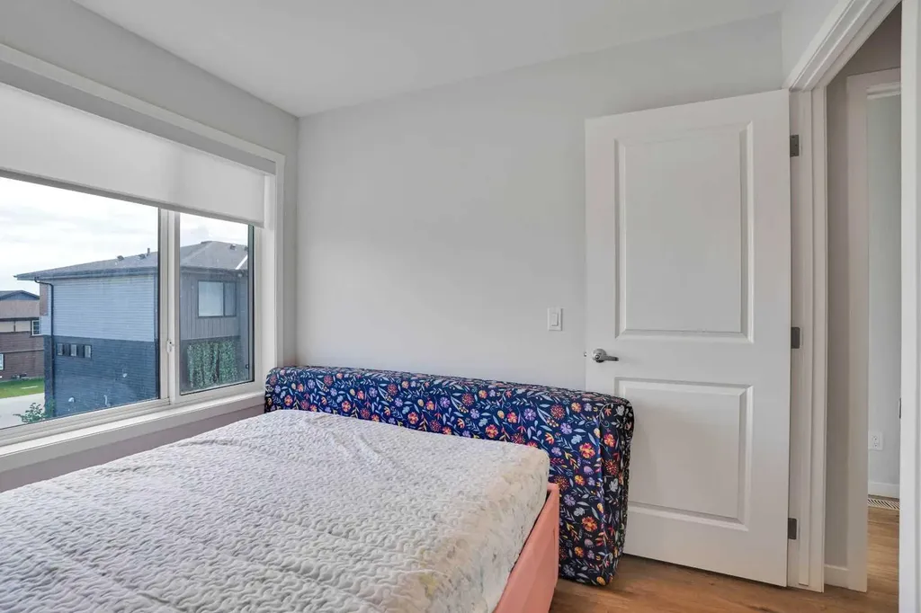 104 Corner Glen Circle NE Calgary AB T3N 2E2