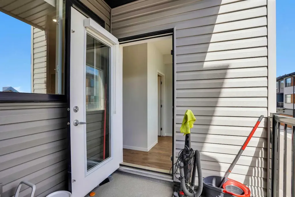 104 Corner Glen Circle NE Calgary AB T3N 2E2