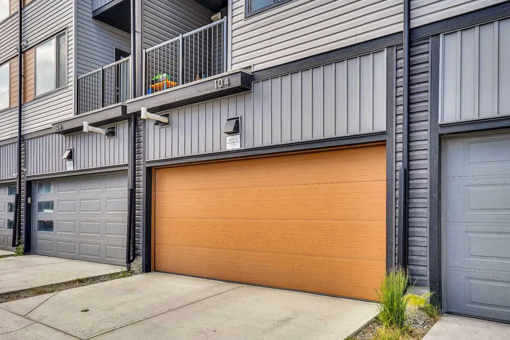 104 Corner Glen Circle NE Calgary AB T3N 2E2
