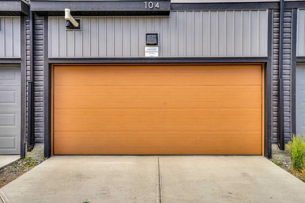 104 Corner Glen Circle NE Calgary AB T3N 2E2