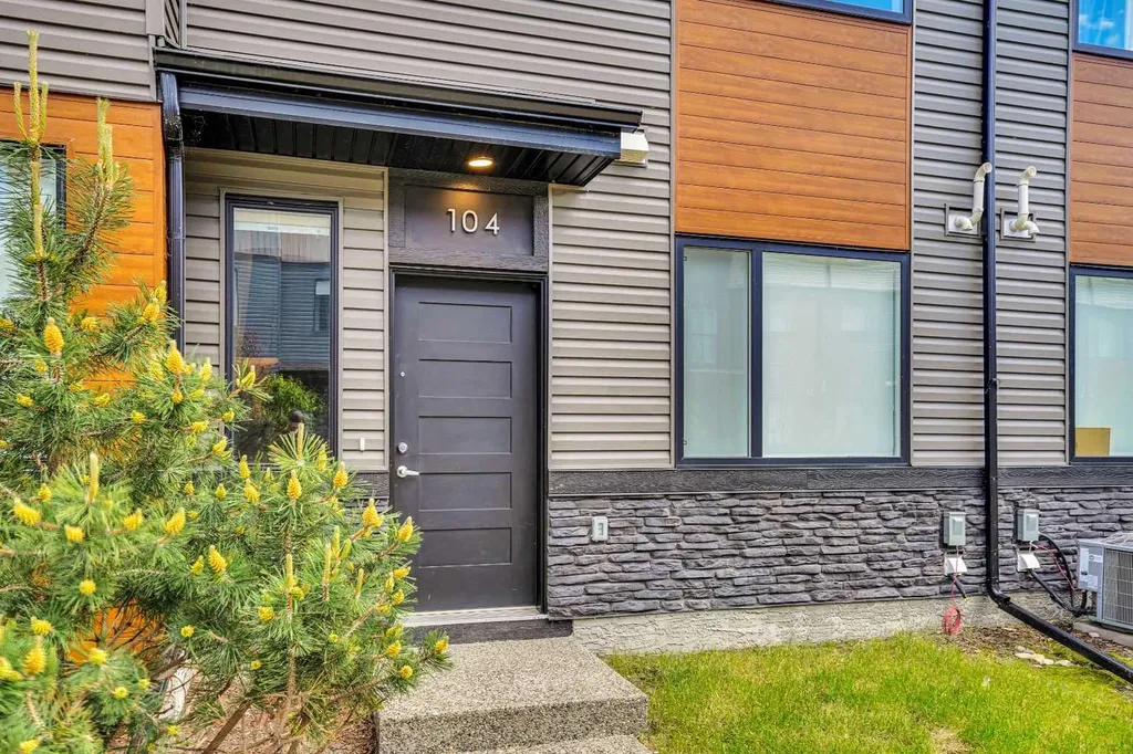 104 Corner Glen Circle NE Calgary AB T3N 2E2