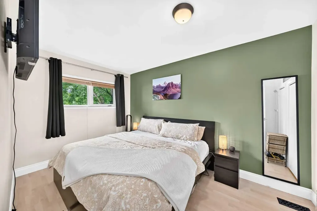 1628 15 Street SE Calgary AB T3G 3L9