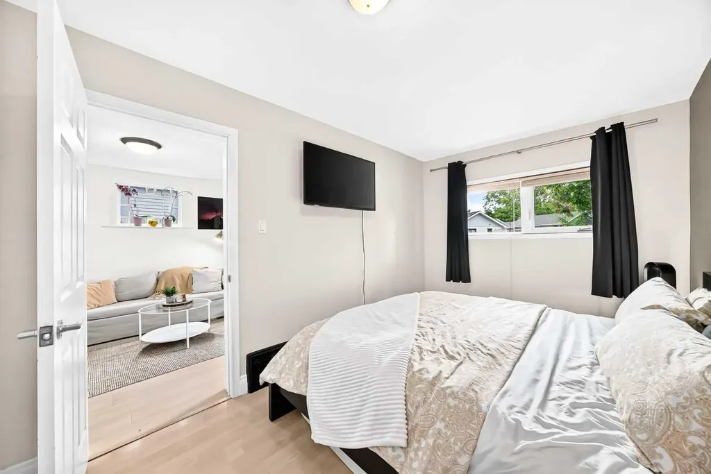 1628 15 Street SE Calgary AB T3G 3L9