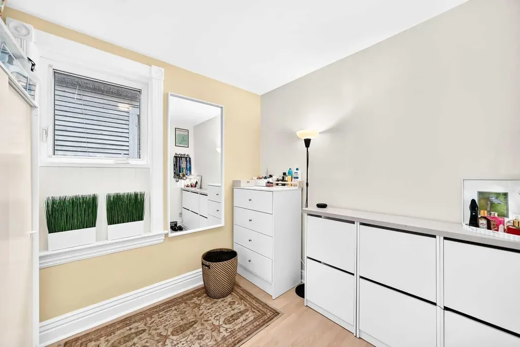 1628 15 Street SE Calgary AB T3G 3L9