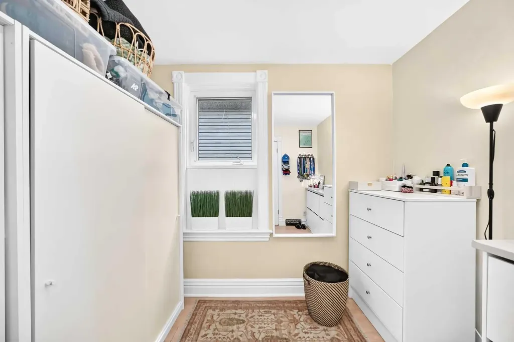 1628 15 Street SE Calgary AB T3G 3L9