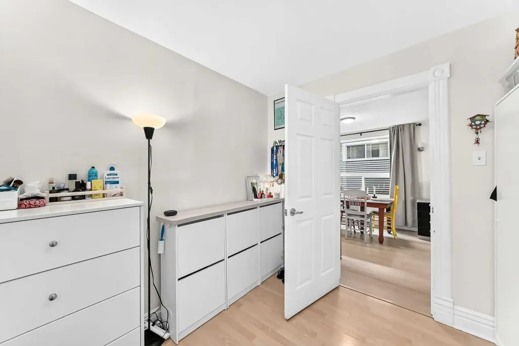 1628 15 Street SE Calgary AB T3G 3L9