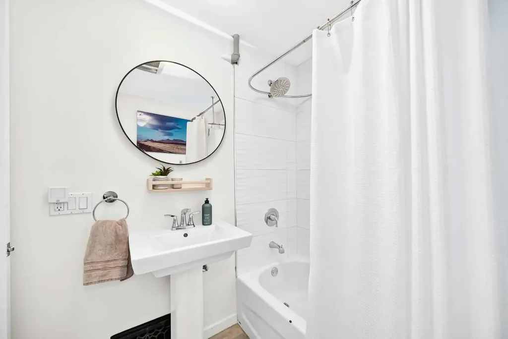 1628 15 Street SE Calgary AB T3G 3L9