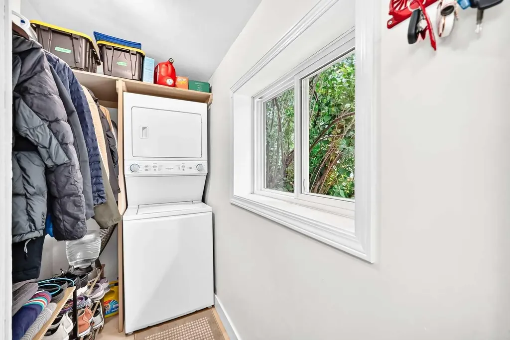 1628 15 Street SE Calgary AB T3G 3L9