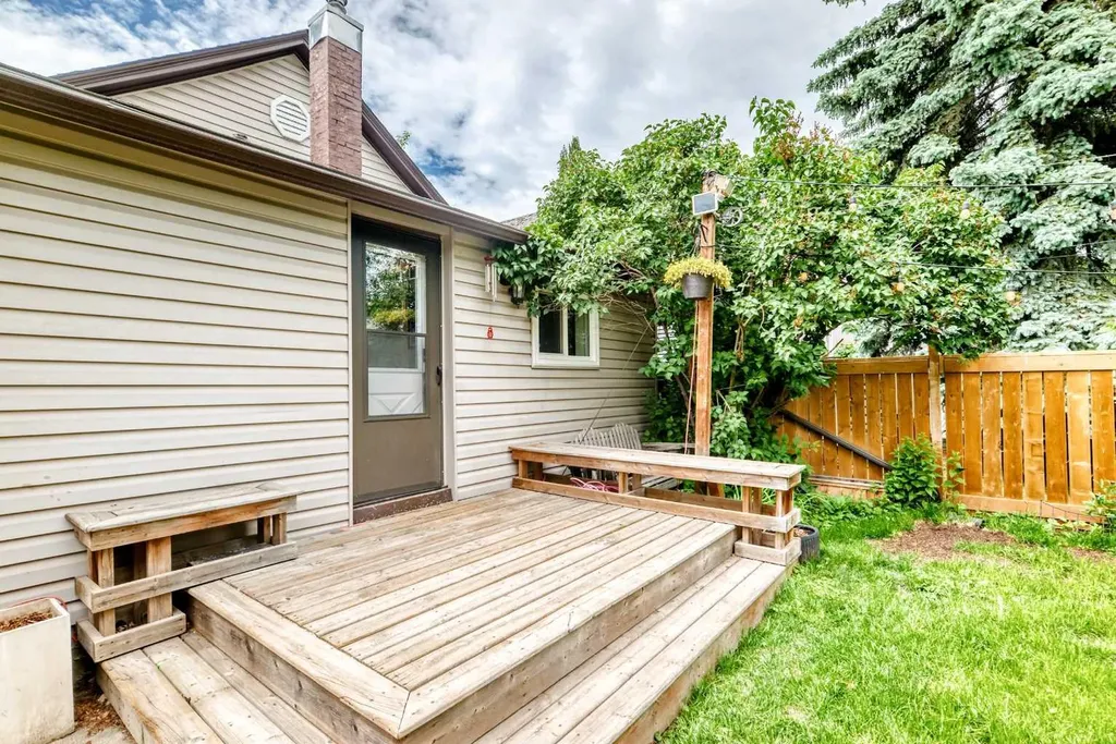 1628 15 Street SE Calgary AB T3G 3L9