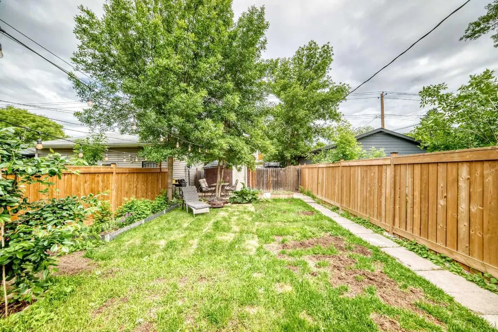 1628 15 Street SE Calgary AB T3G 3L9