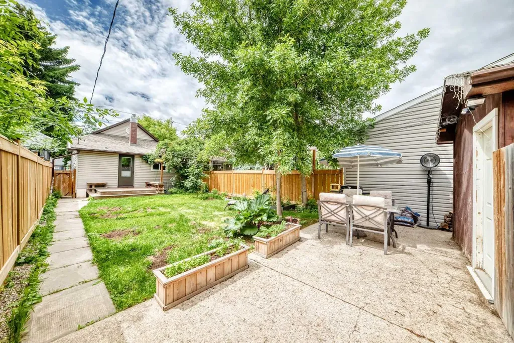 1628 15 Street SE Calgary AB T3G 3L9