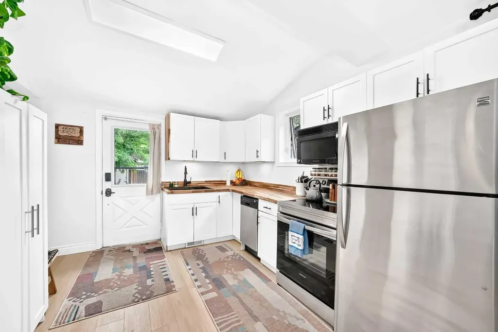 1628 15 Street SE Calgary AB T3G 3L9