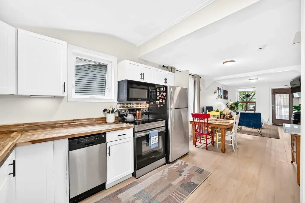 1628 15 Street SE Calgary AB T3G 3L9