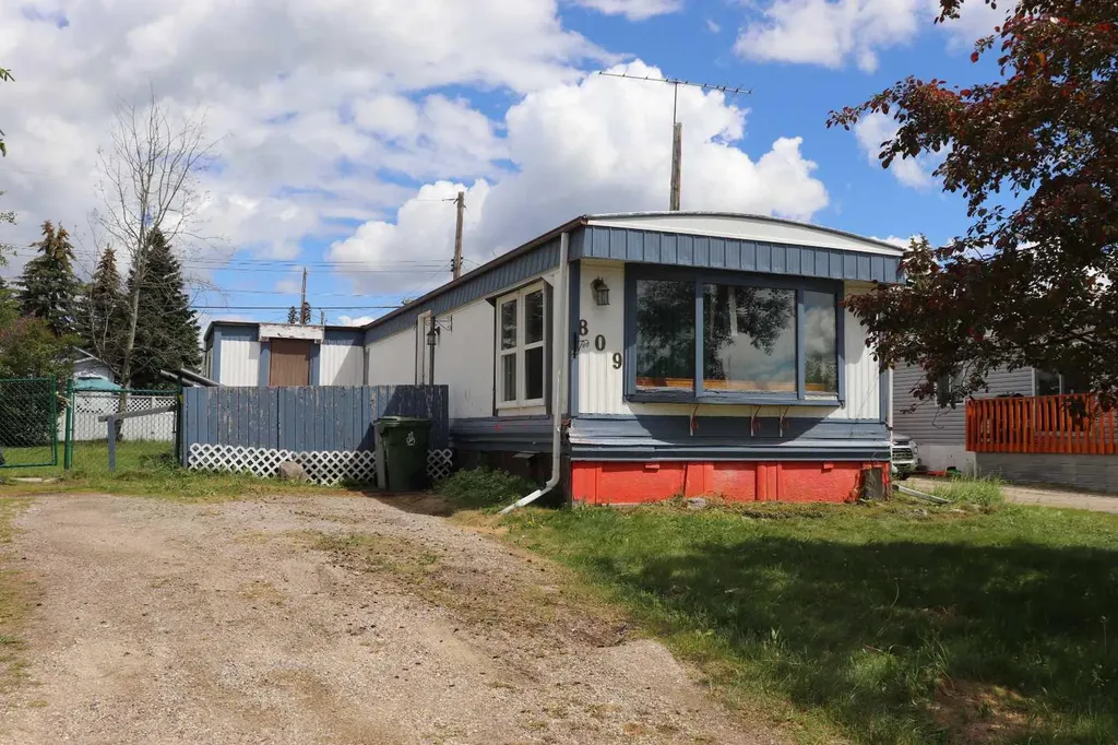 809 52 Street Edson AB T7E 1K4