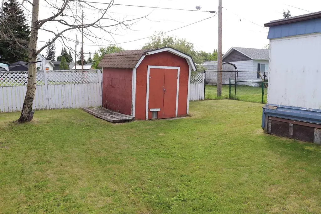 809 52 Street Edson AB T7E 1K4