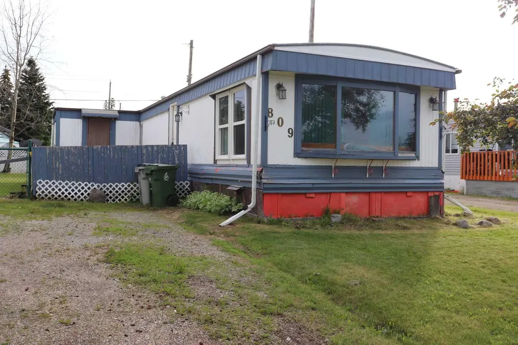 809 52 Street Edson AB T7E 1K4