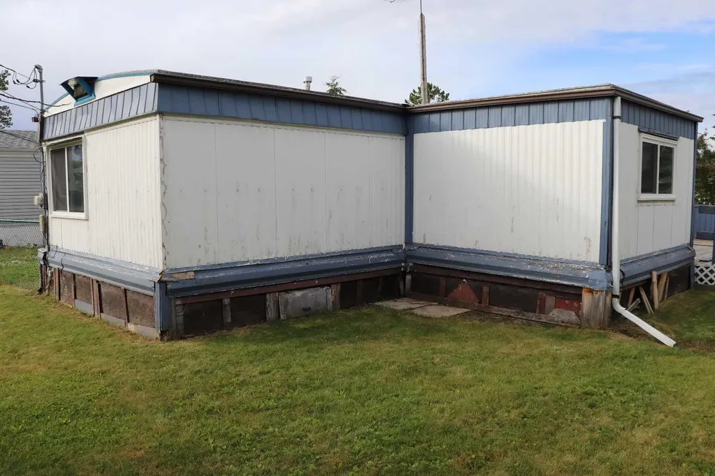 809 52 Street Edson AB T7E 1K4