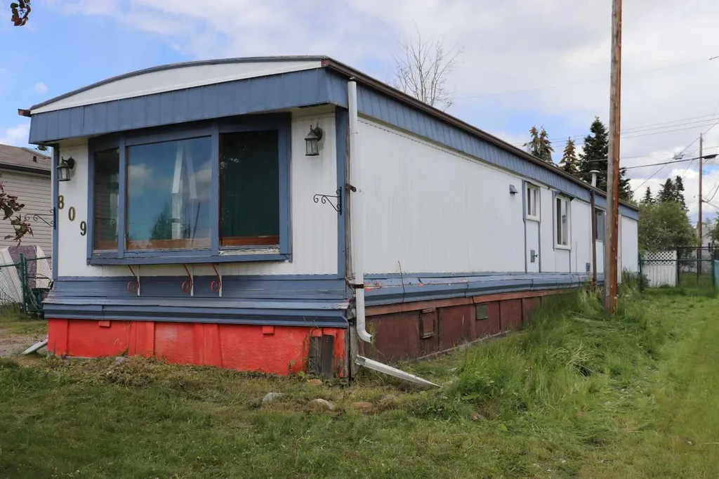 809 52 Street Edson AB T7E 1K4