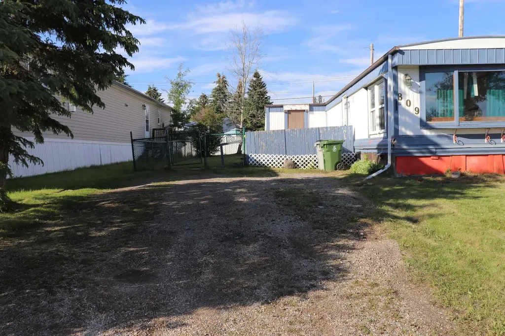 809 52 Street Edson AB T7E 1K4