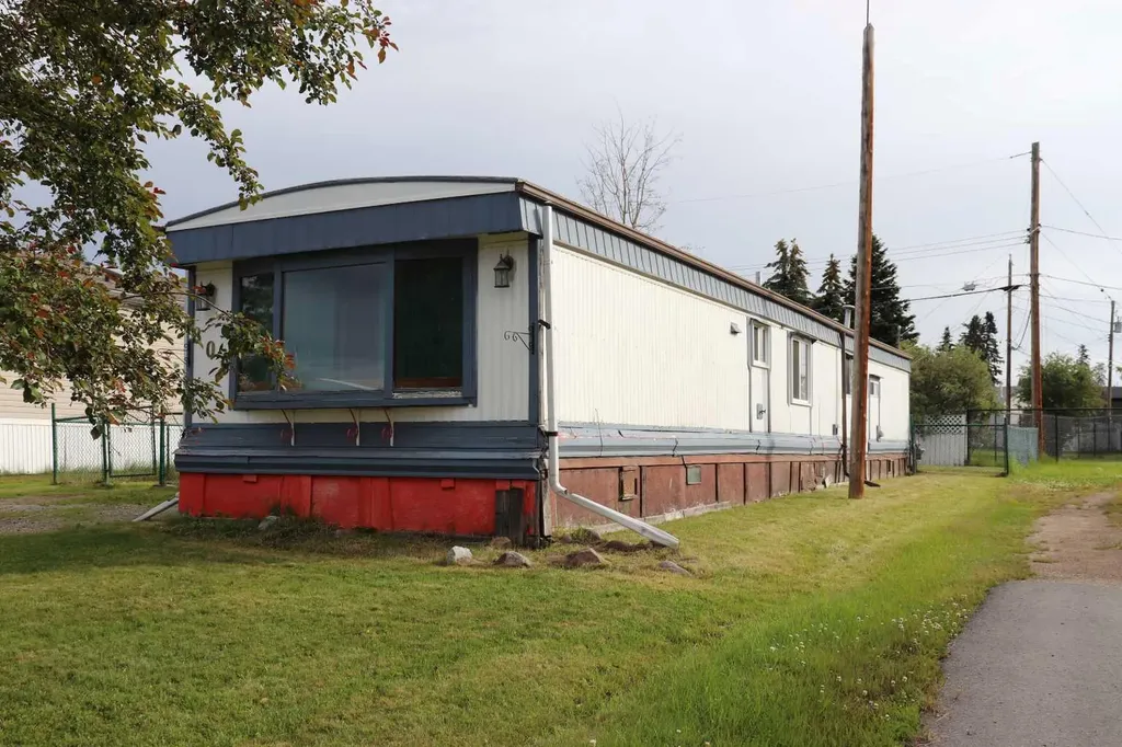809 52 Street Edson AB T7E 1K4