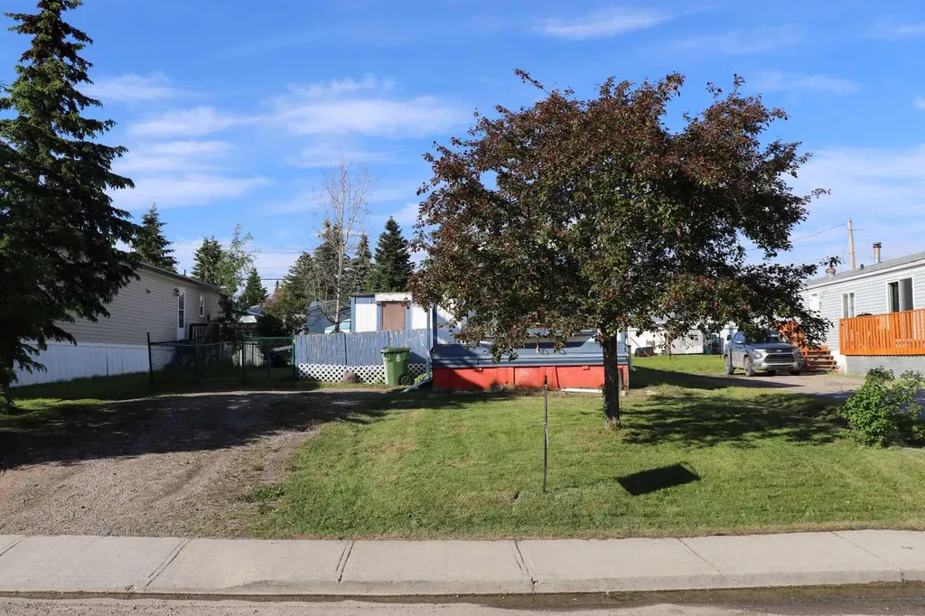 809 52 Street Edson AB T7E 1K4