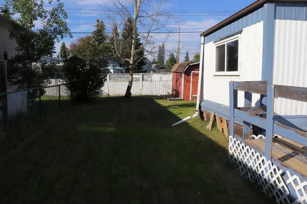 809 52 Street Edson AB T7E 1K4