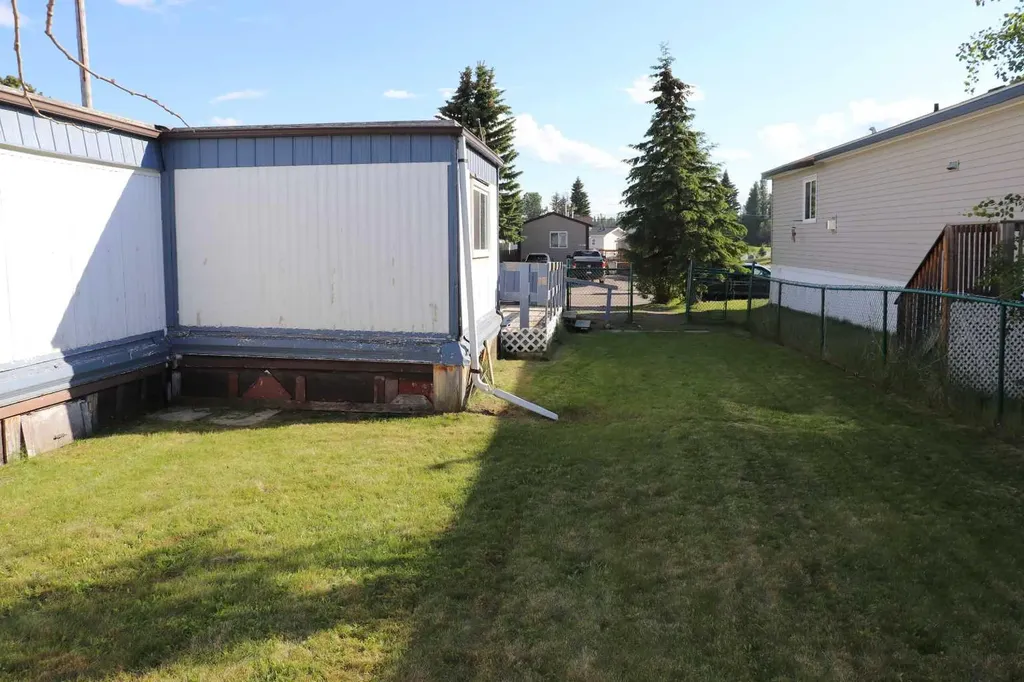 809 52 Street Edson AB T7E 1K4