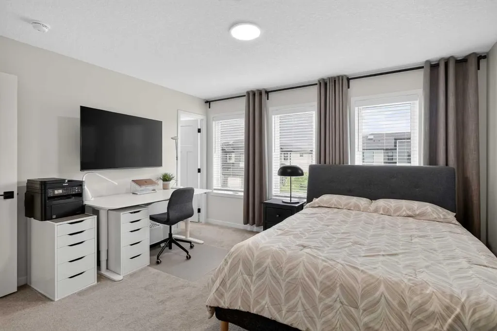 374 Wolf Creek Manor SE Calgary AB T2X 4V5