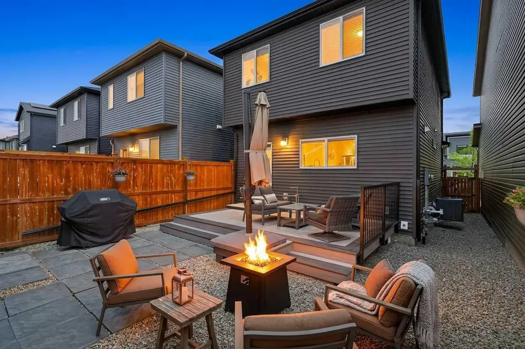 374 Wolf Creek Manor SE Calgary AB T2X 4V5